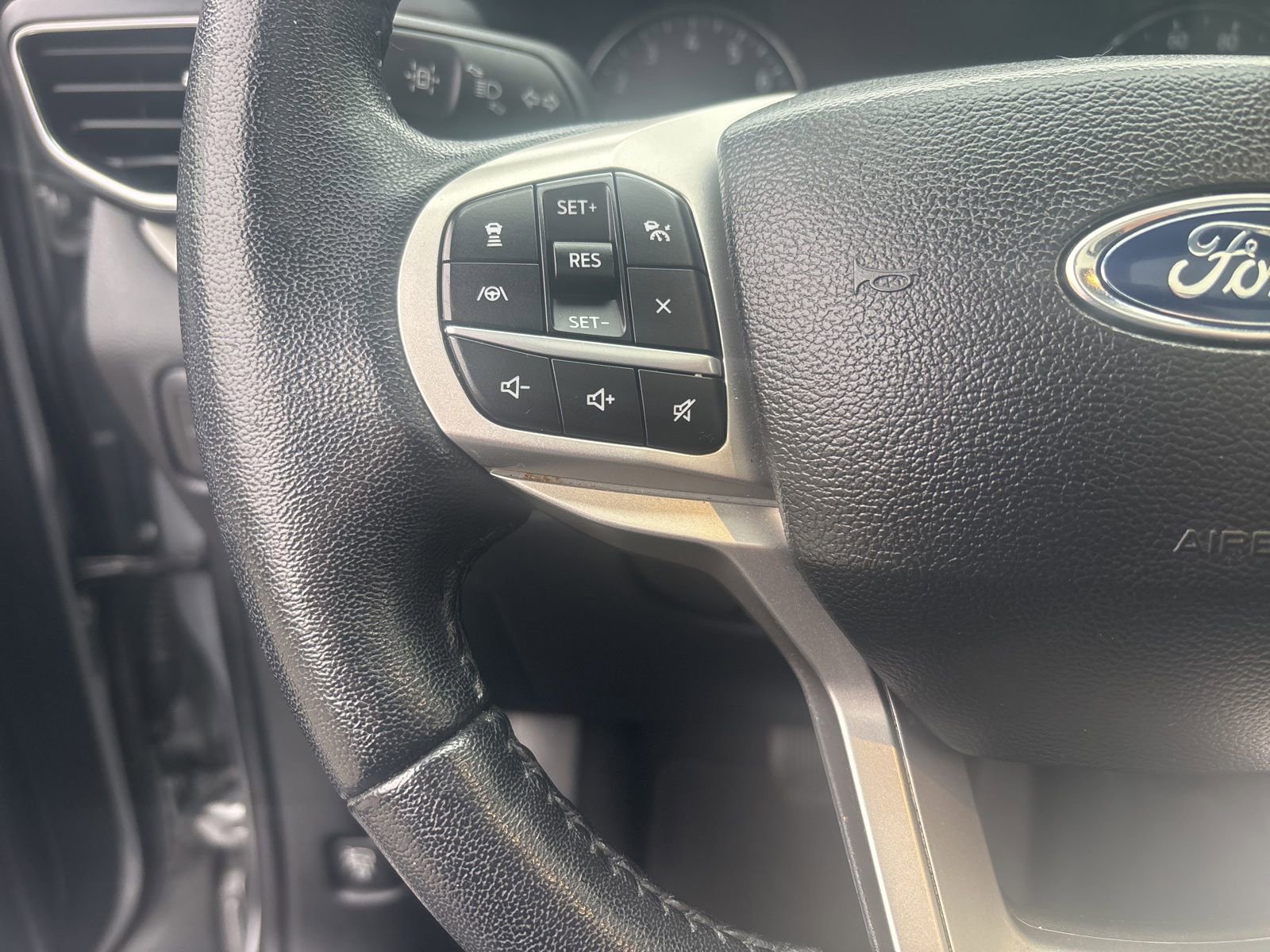 Certified 2022 Ford Explorer XLT w/ Equipment Group 202A image 19