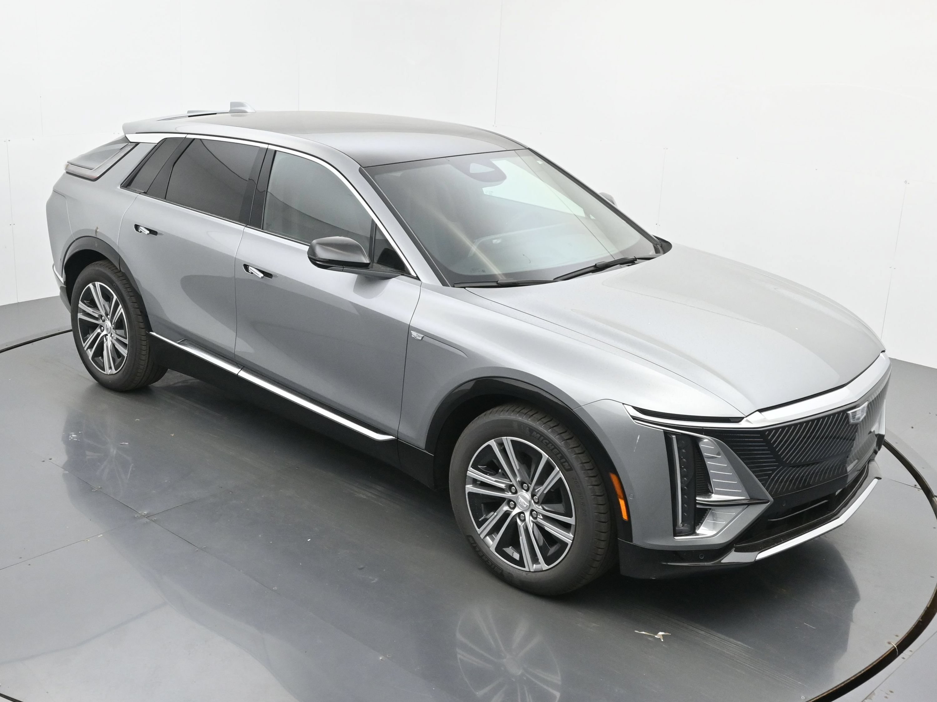New 2026 Cadillac Lyriq Luxury w/ LPO, Floor Liner Package AWD/4WD image 29