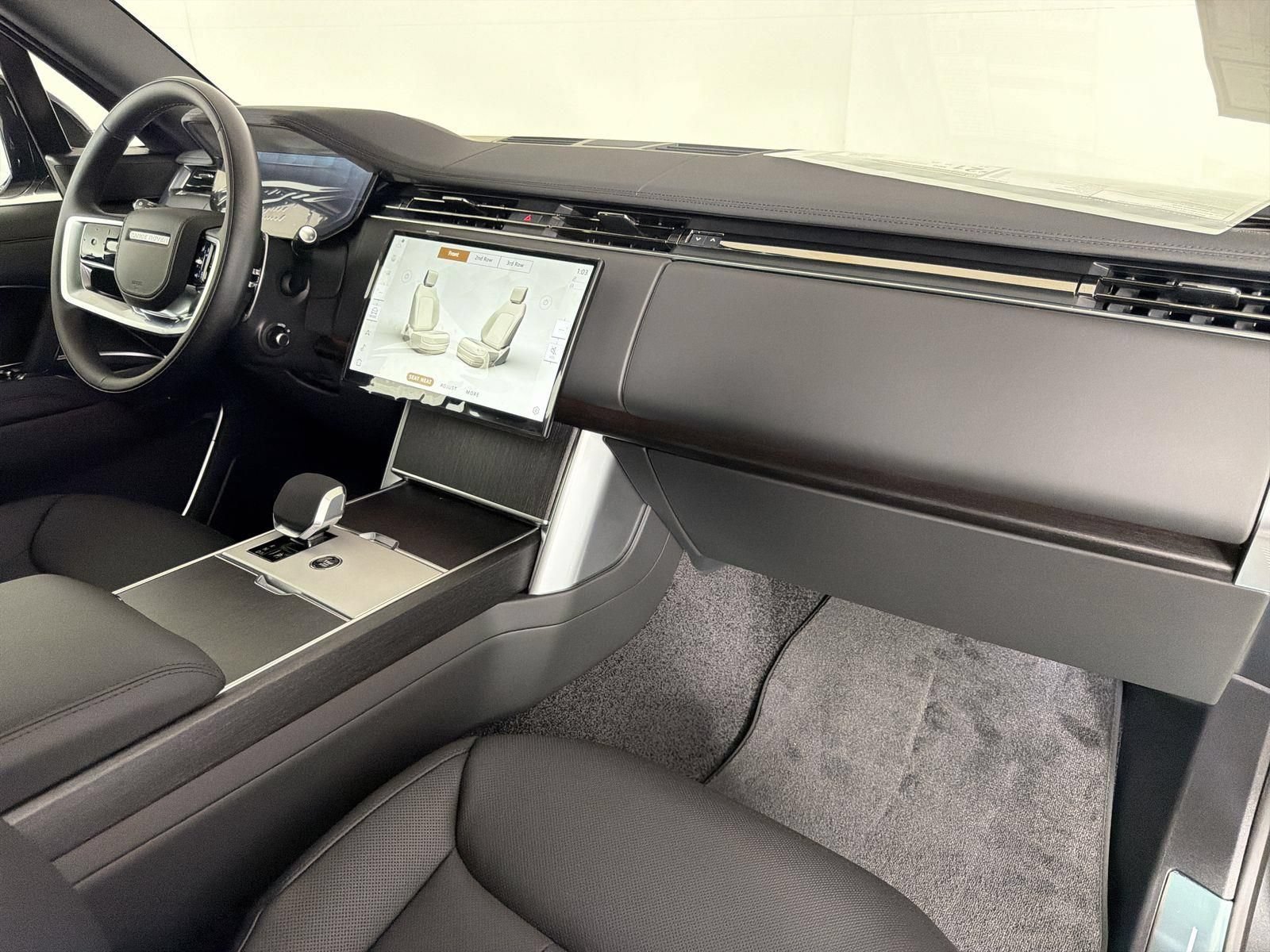 New 2026 Land Rover Range Rover Long Wheelbase SE AWD/4WD image 34