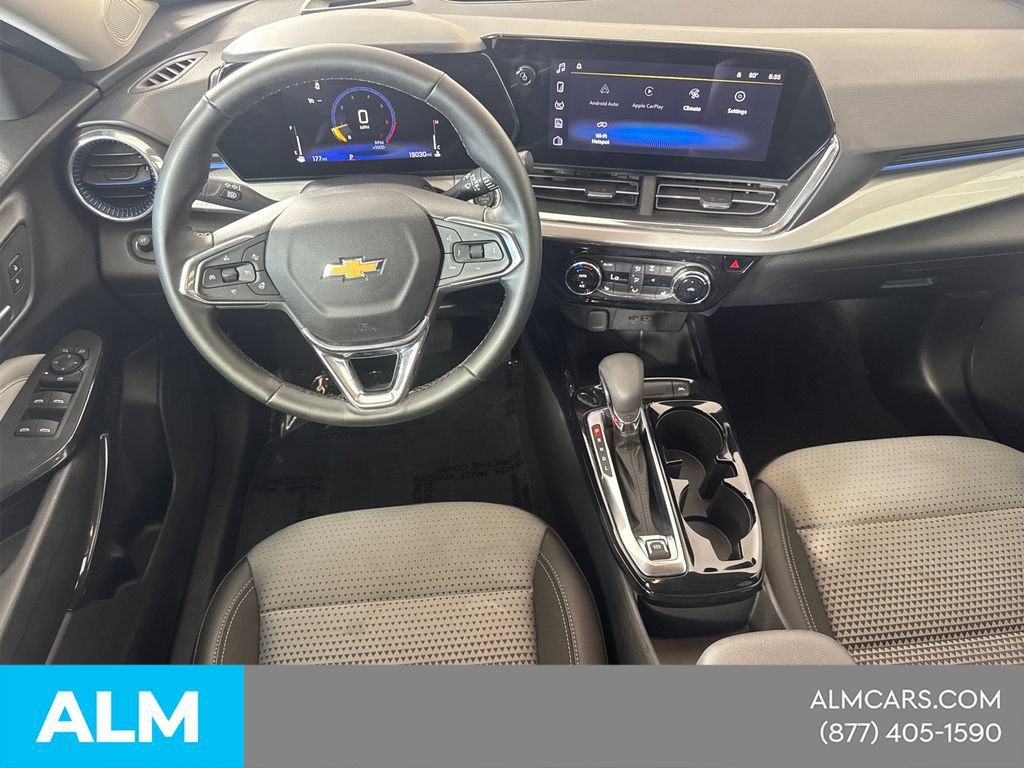 Used 2025 Chevrolet Trax LT w/ LT Convenience Package FWD image 24