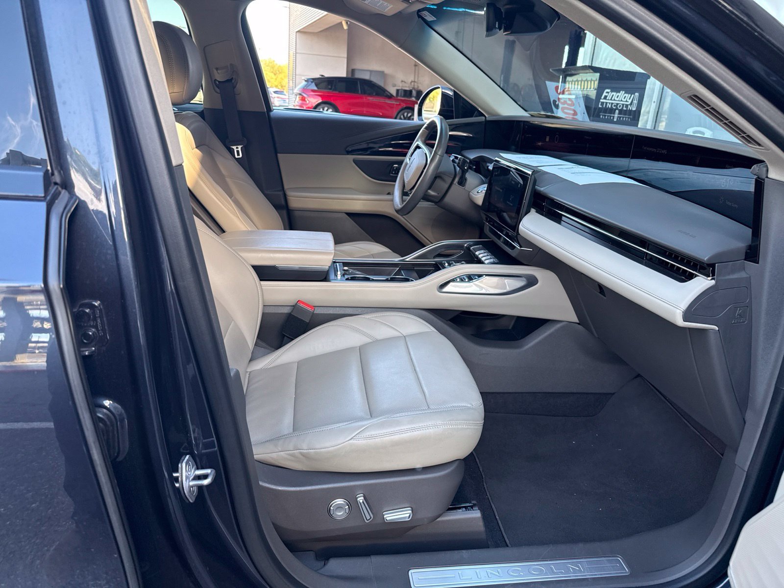 Used 2024 Lincoln Nautilus Premier AWD/4WD image 13