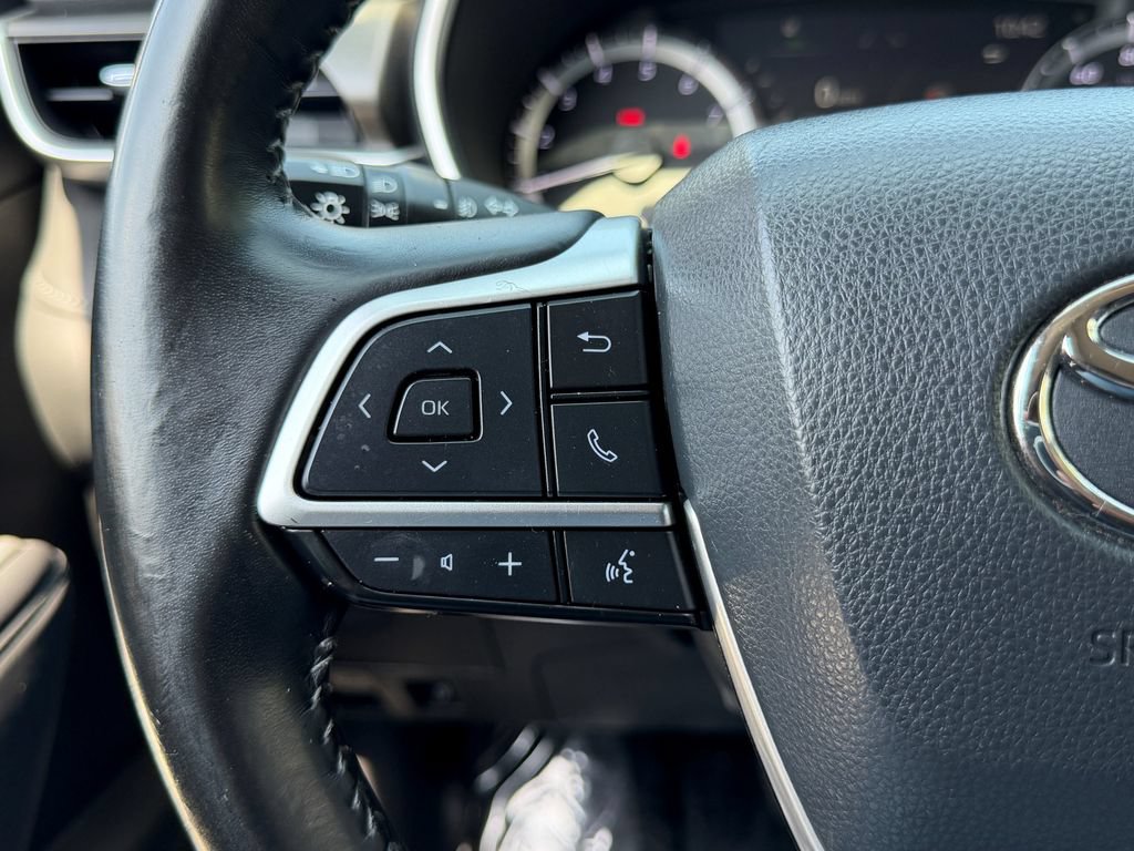Used 2023 Toyota Highlander XLE AWD/4WD image 34