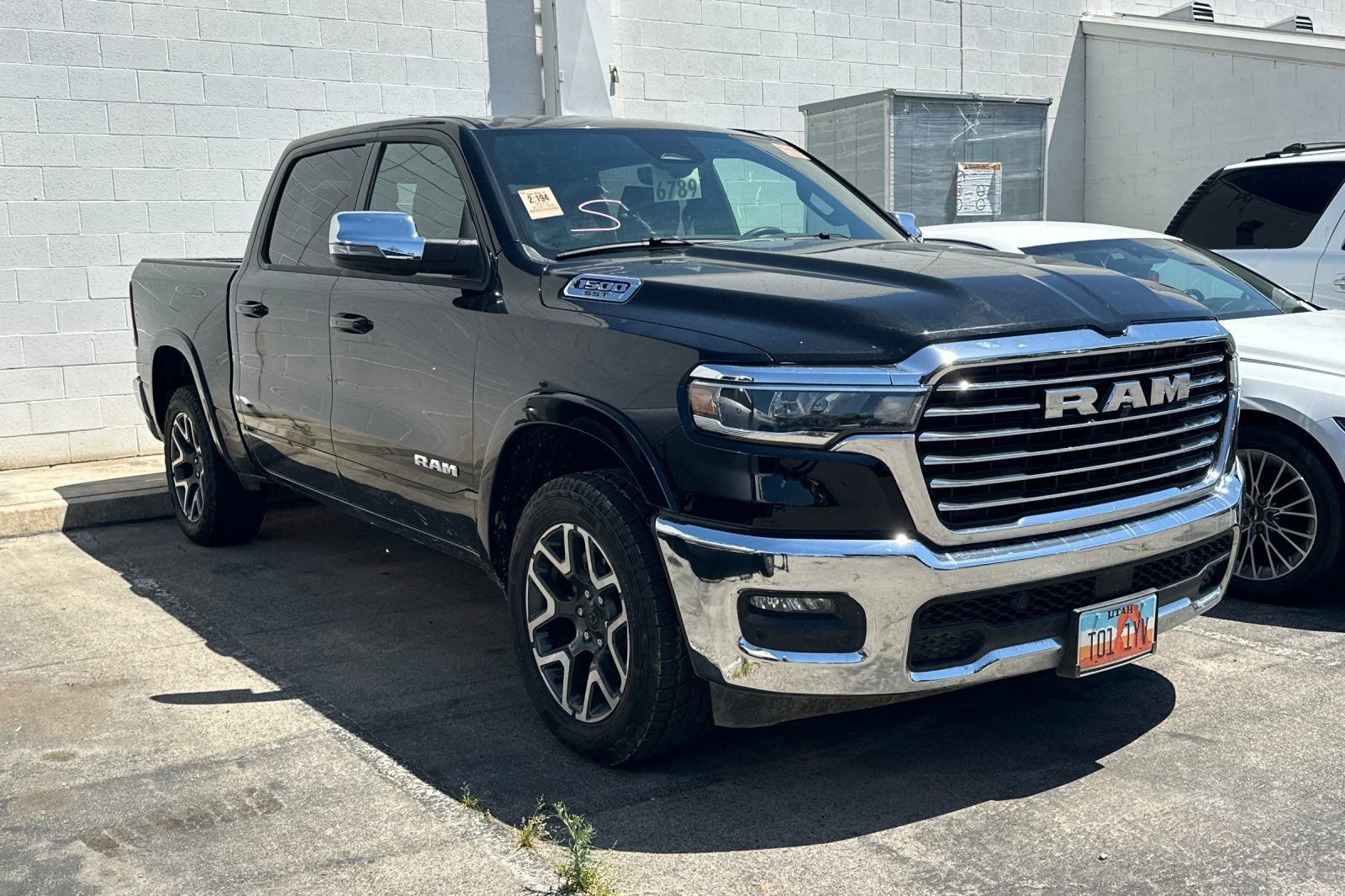 Used 2025 RAM 1500 Laramie AWD/4WD image 4