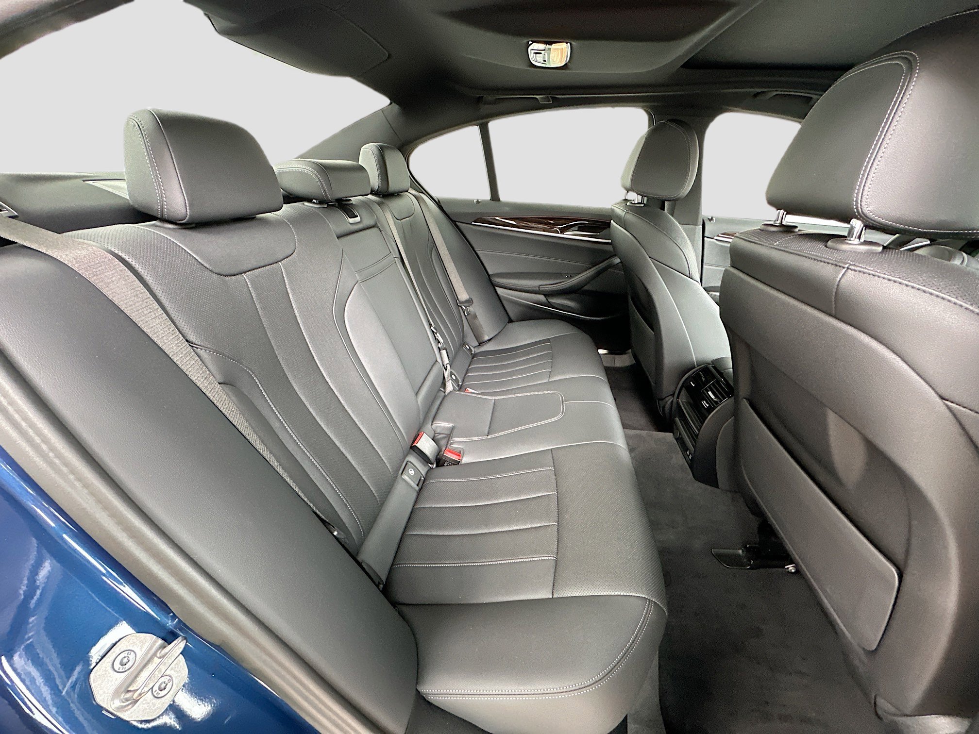 Certified 2023 BMW 530i w/ M Sport Package image 28