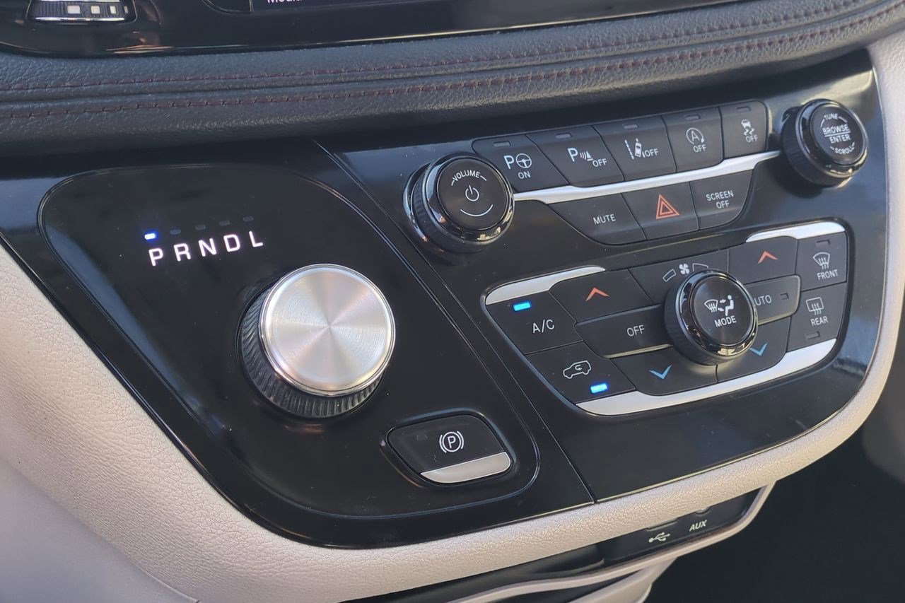 Used 2020 Chrysler Pacifica Limited w/ Tire & Wheel Group image 19