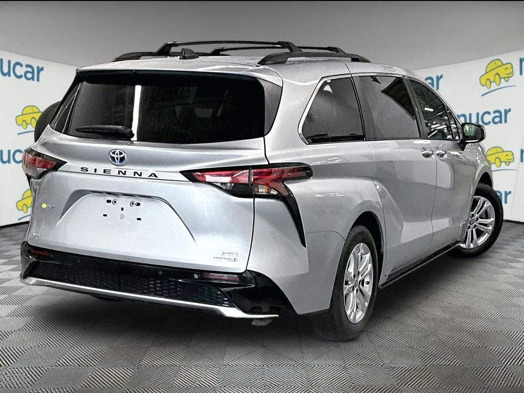 Used 2021 Toyota Sienna XSE w/ XSE Plus Package AWD/4WD image 6