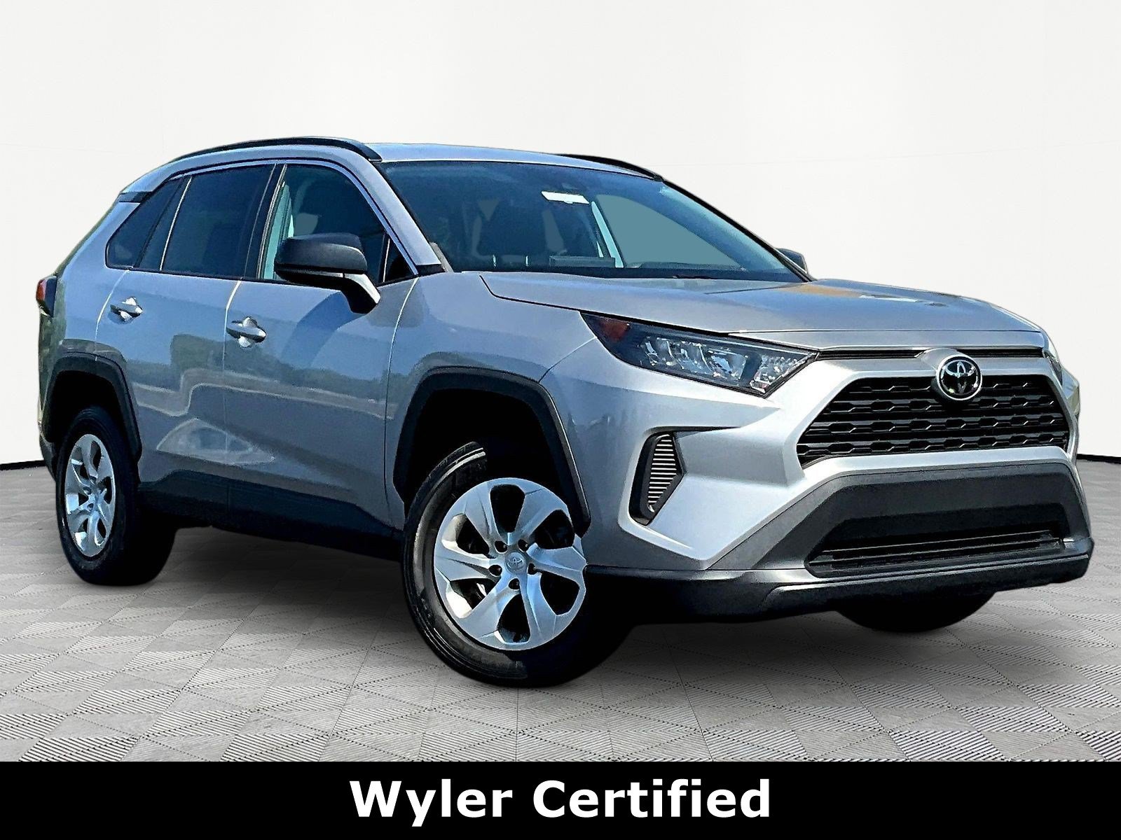 Used 2021 Toyota RAV4 LE AWD/4WD image 3