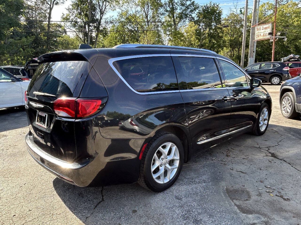 Used 2017 Chrysler Pacifica Touring-L Plus FWD image 13