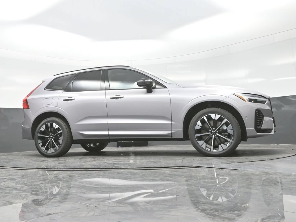 New 2026 Volvo XC60 T8 Plus w/ Climate Package PRO AWD/4WD image 28