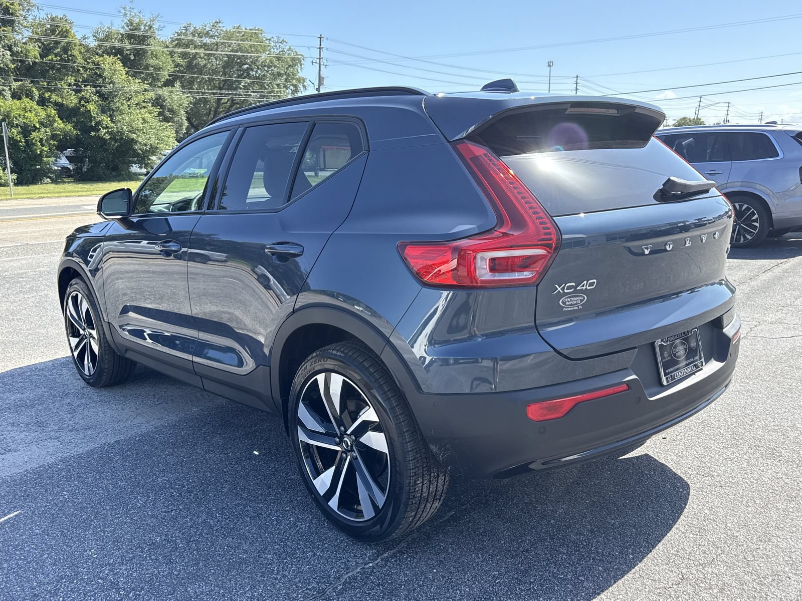New 2026 Volvo XC40 B5 Ultra w/ Climate Package AWD/4WD image 3