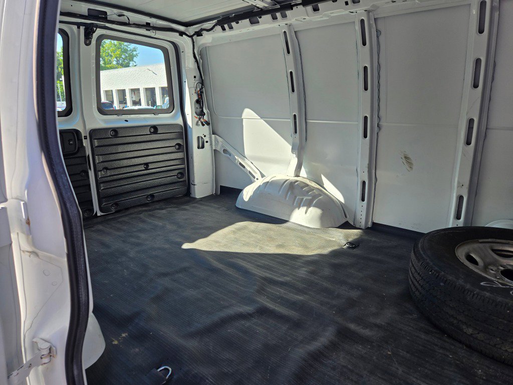 Used 2021 Chevrolet Express 2500 w/ Driver Convenience Package image 7