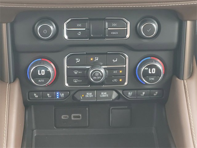 Used 2023 Chevrolet Suburban High Country image 14