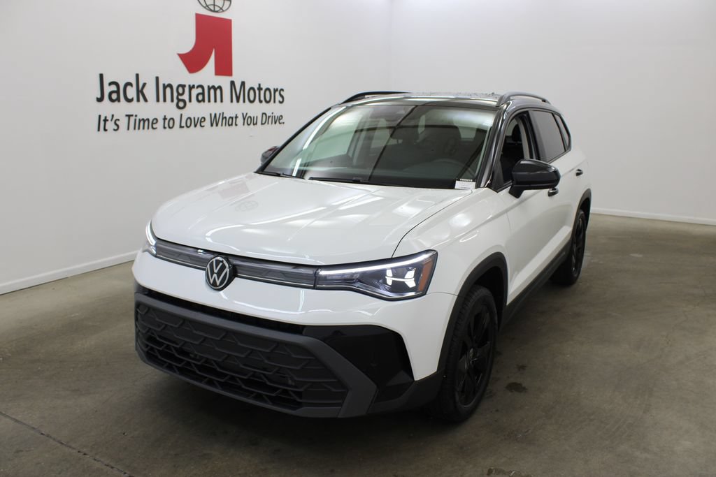 New 2026 Volkswagen Taos SE FWD image 2