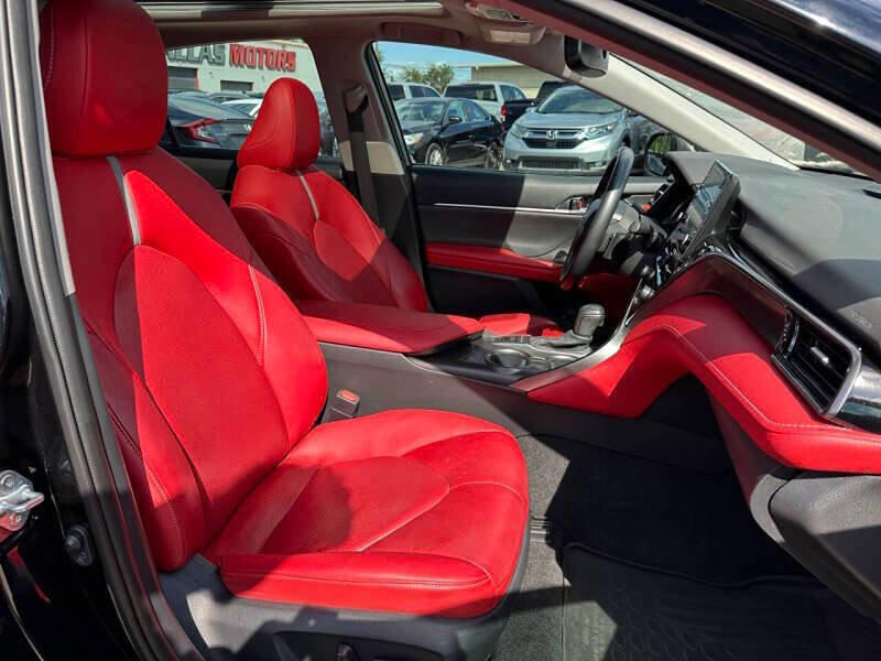 Used 2022 Toyota Camry XSE image 11