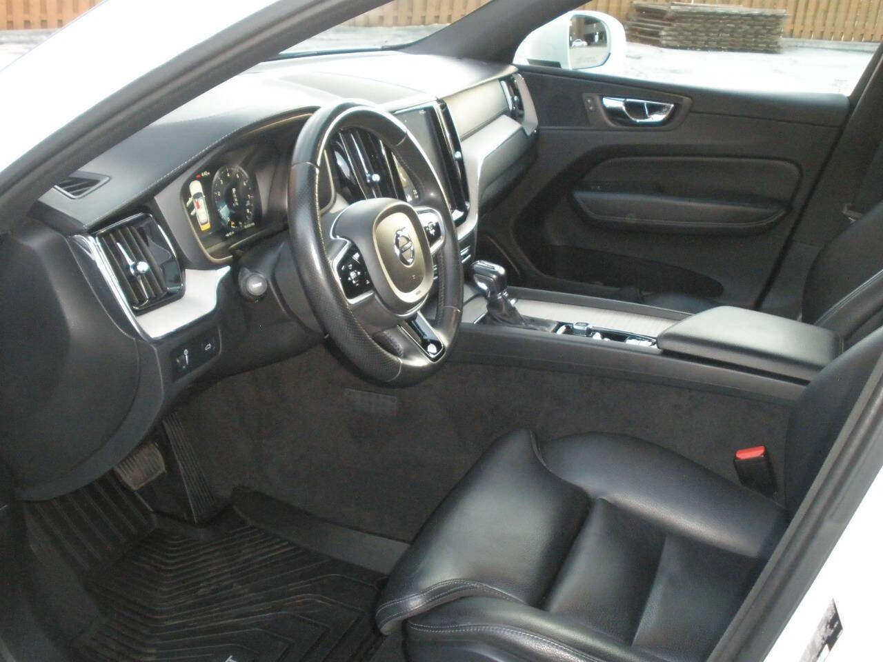 Used 2018 Volvo XC60 T6 Inscription w/ Advanced Package AWD/4WD image 24
