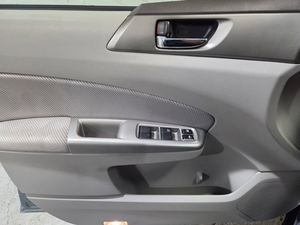 Used 2010 Subaru Forester 2.5X Premium image 12