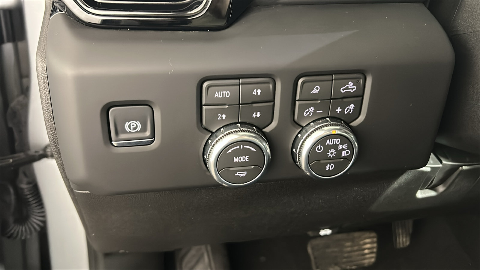 Used 2026 GMC Sierra 2500 AT4 w/ AT4 Premium Plus Package AWD/4WD image 24