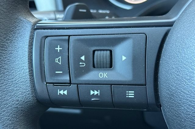 Used 2024 Nissan Rogue SV FWD image 37
