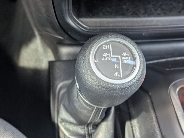 Used 2024 Jeep Wrangler Unlimited Sahara AWD/4WD image 27