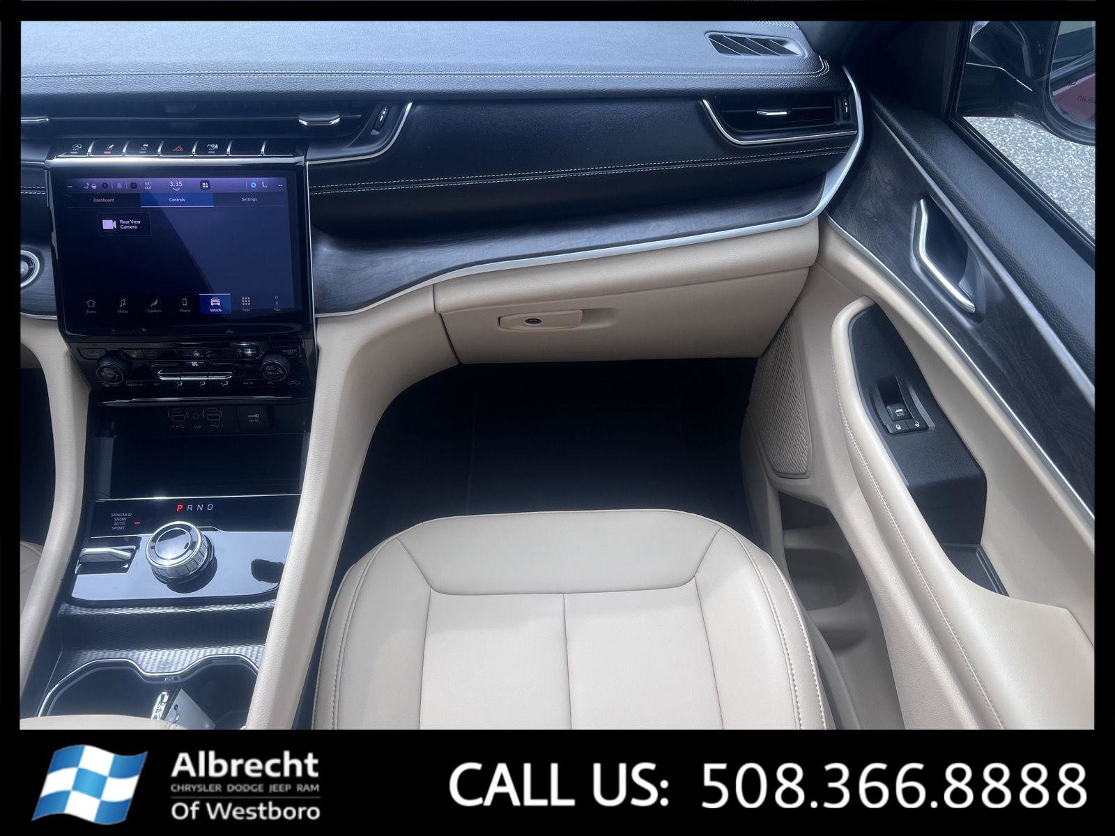 Used 2025 Jeep Grand Cherokee Limited AWD/4WD image 22