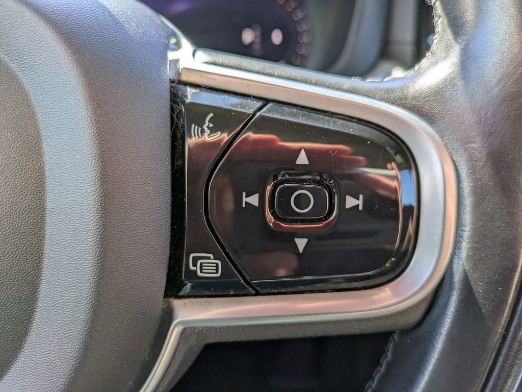 Certified 2022 Volvo XC60 B5 Inscription w/ Advanced Package AWD/4WD image 27