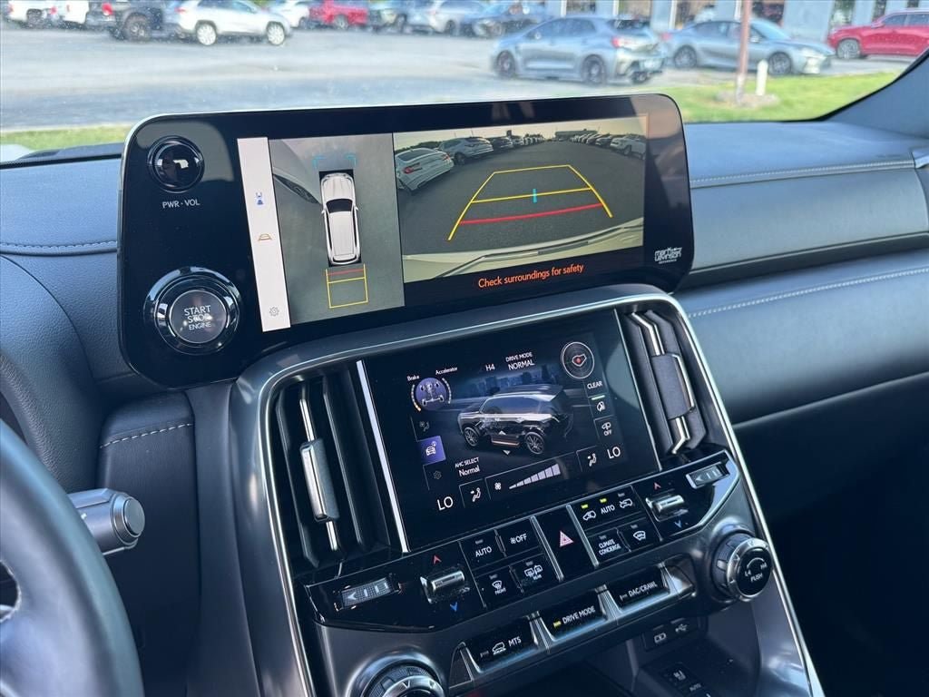 Used 2023 Lexus LX 600 4WD w/ Accessory Package (Z1) image 26