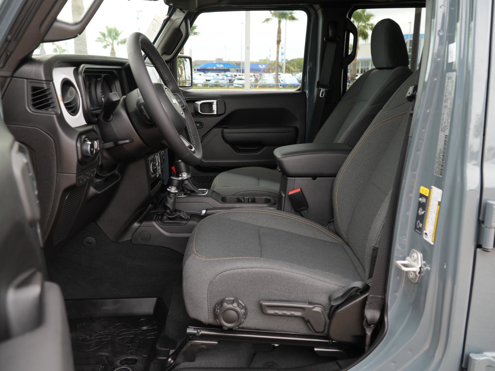 Used 2025 Jeep Wrangler Sport S image 16