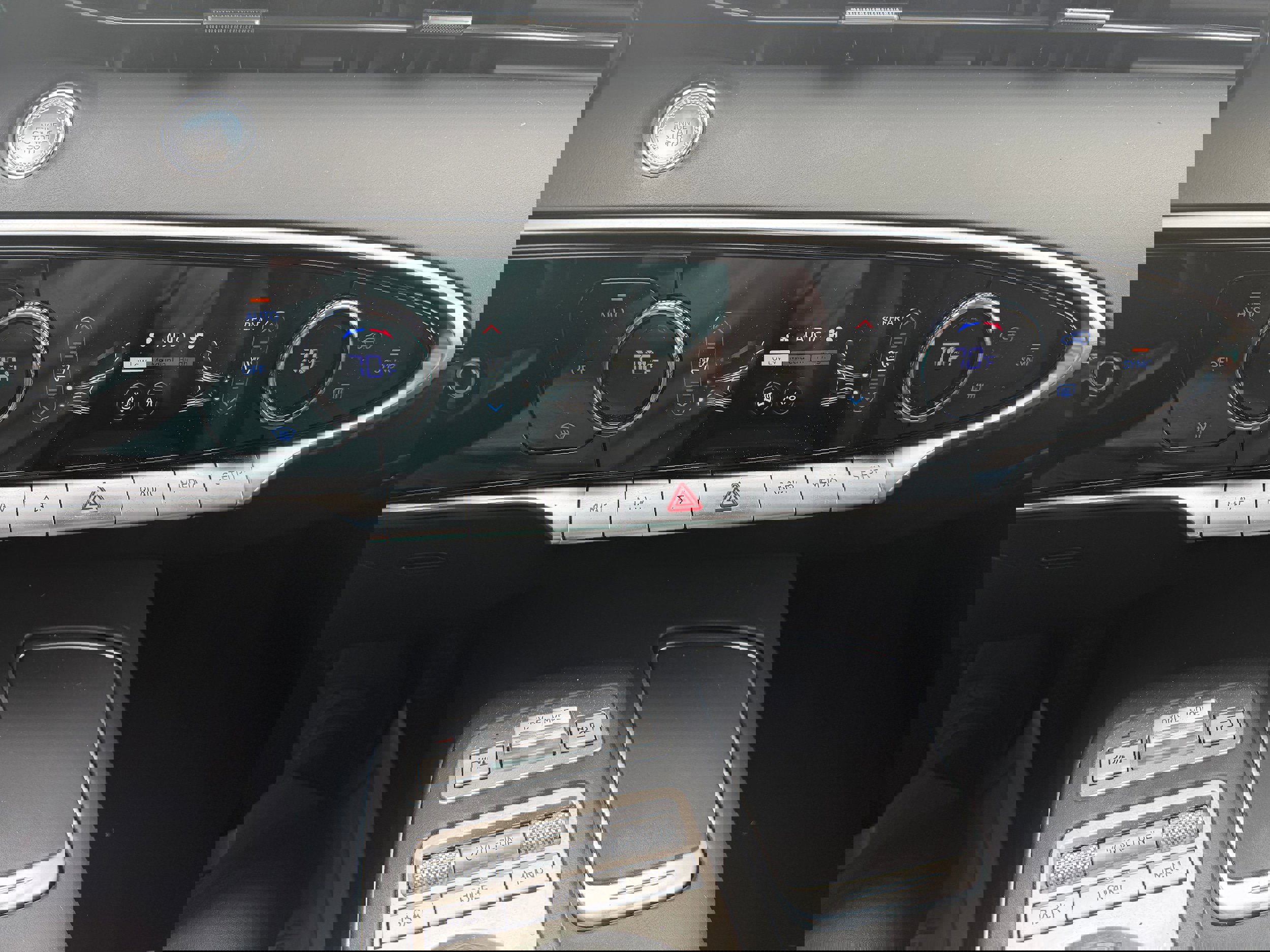 Used 2023 Genesis GV70 2.5T w/ Select Package image 19