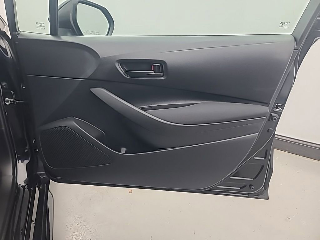 Used 2025 Toyota Corolla LE image 13