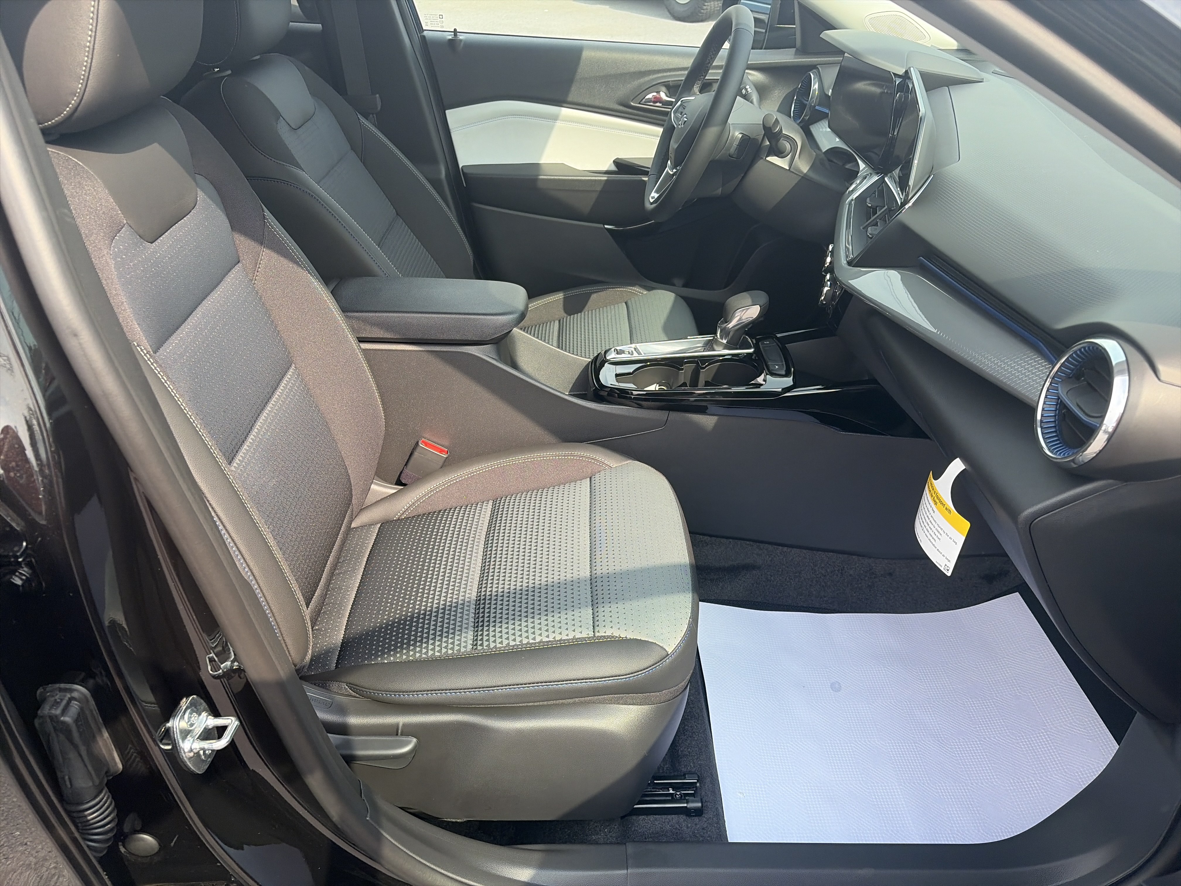 New 2026 Chevrolet Trax LT w/ Driver Confidence Package FWD image 8