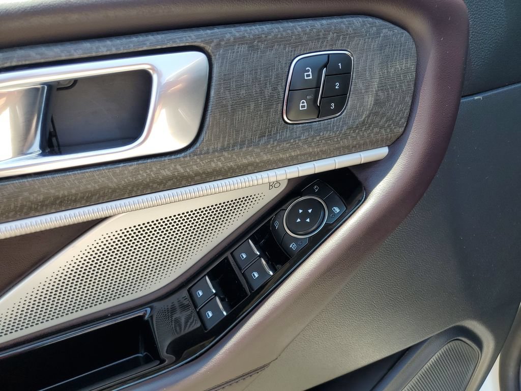 Used 2025 Ford Explorer Platinum AWD/4WD image 14