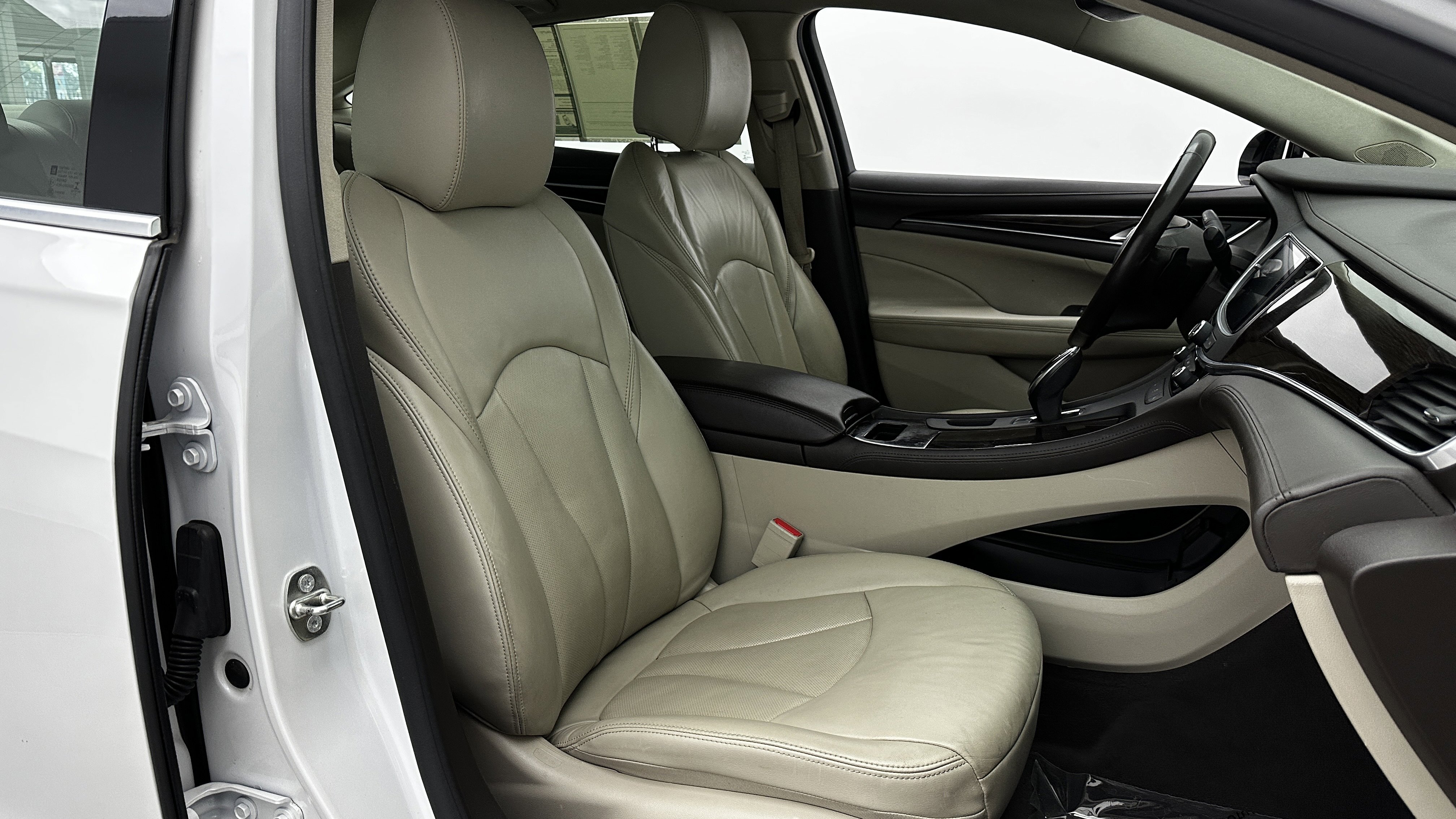 Used 2017 Buick LaCrosse Premium image 32