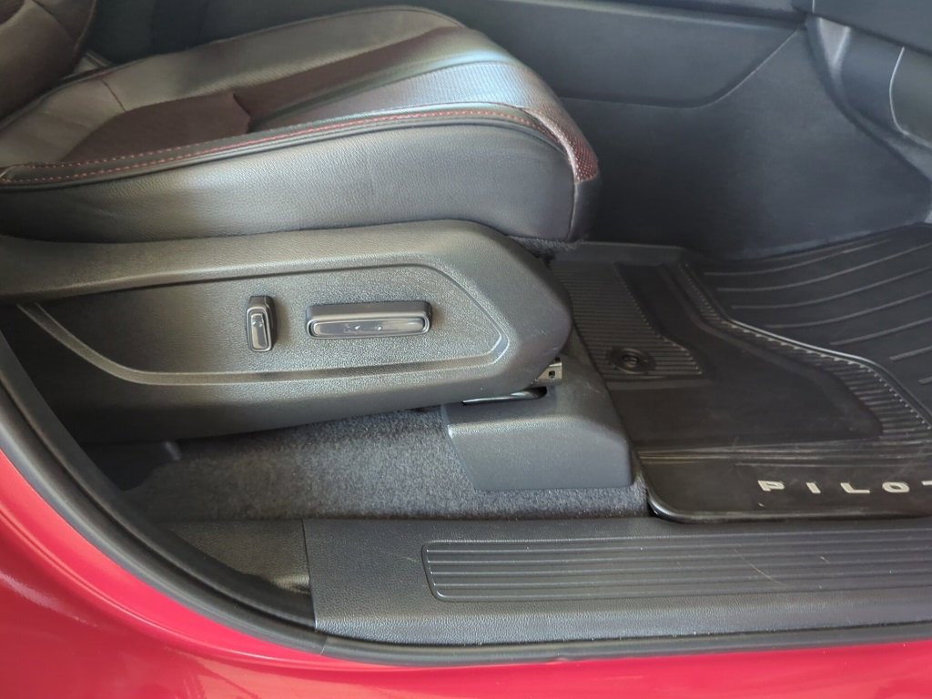 Used 2025 Honda Pilot Black Edition image 48