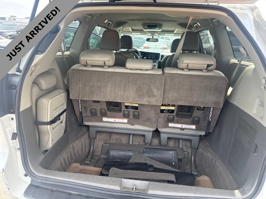 Used 2015 Toyota Sienna XLE w/ XLE Navigation Package FWD image 17