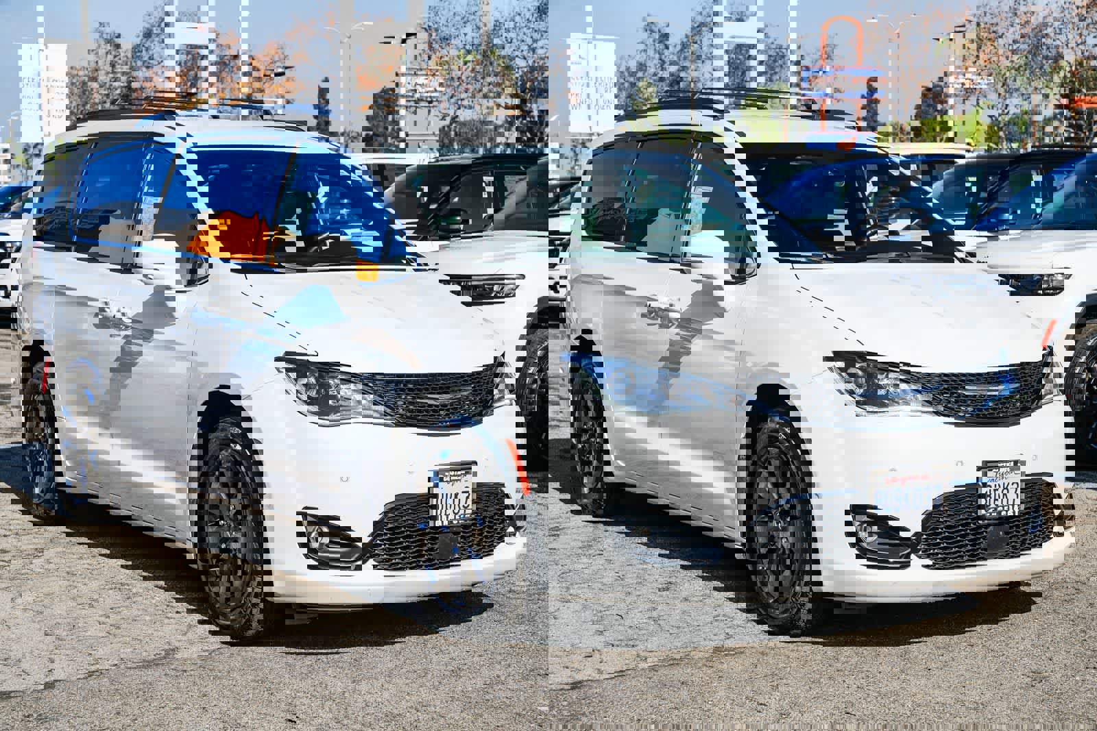 Used 2020 Chrysler Pacifica Limited w/ Advanced Safetytec Group image 3