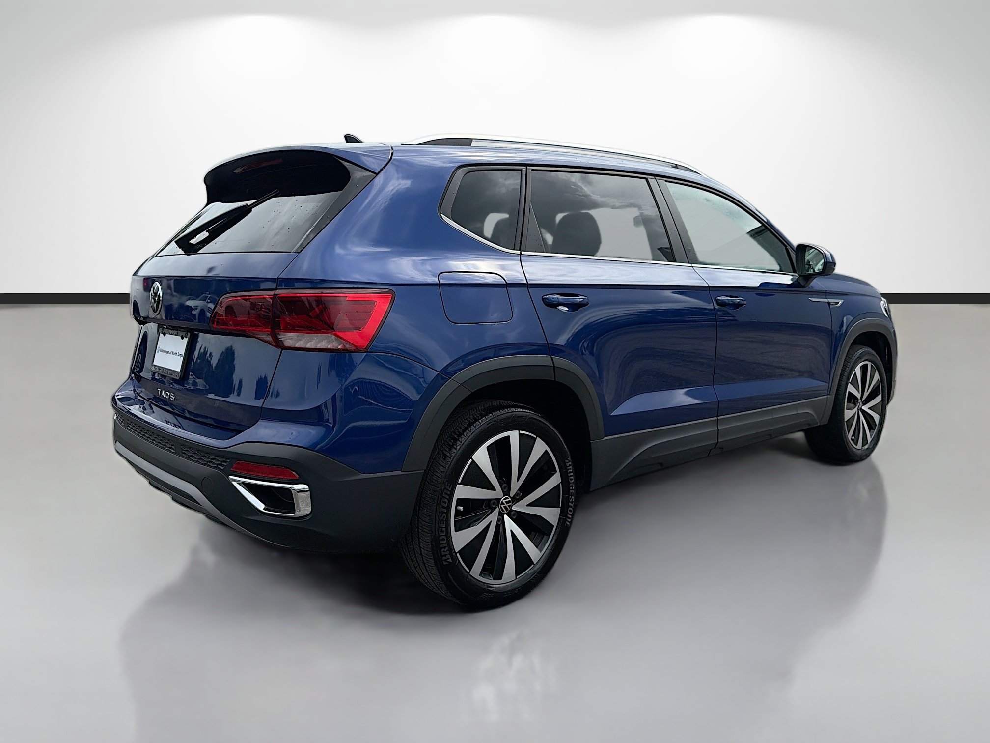 Used 2022 Volkswagen Taos SE FWD image 3