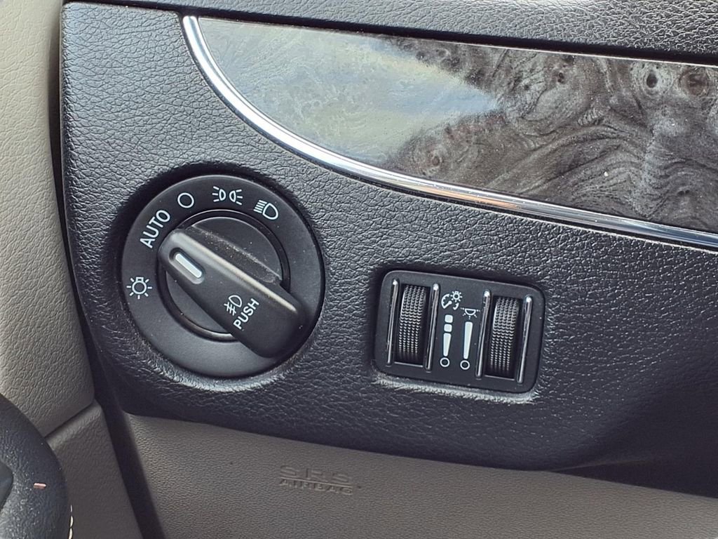 Used 2014 Chrysler Town & Country Touring image 19