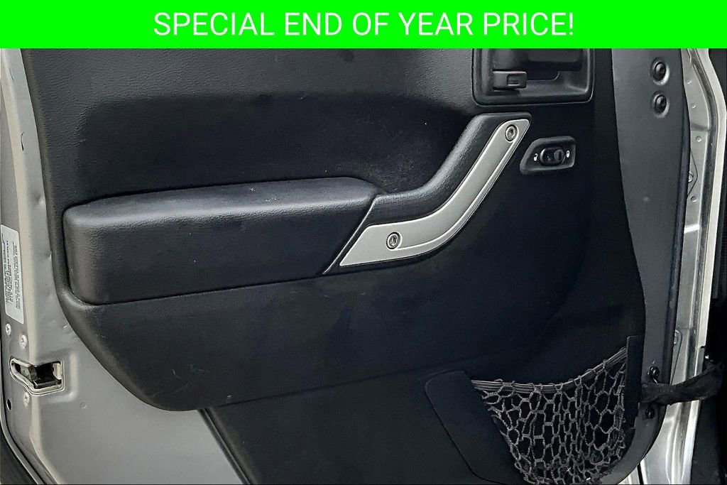Used 2016 Jeep Wrangler Unlimited Rubicon w/ Connectivity Group image 18