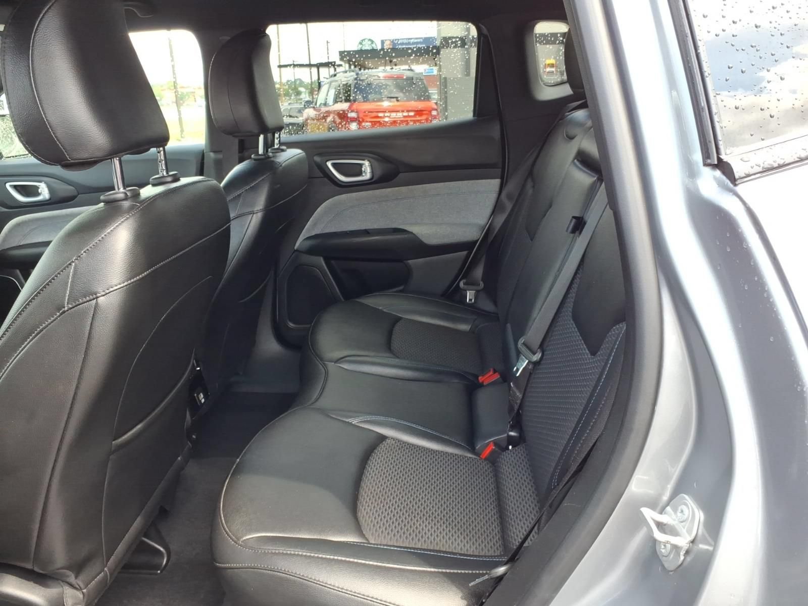 Used 2024 Jeep Compass Latitude AWD/4WD image 11