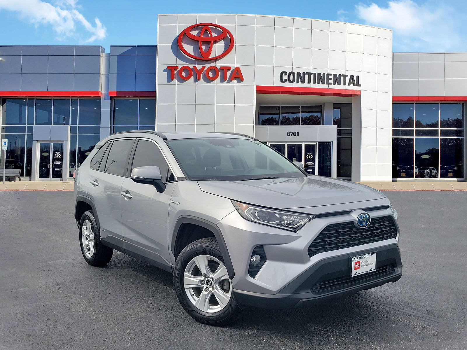 Certified 2021 Toyota RAV4 XLE w/ Convenience Package AWD/4WD image 2