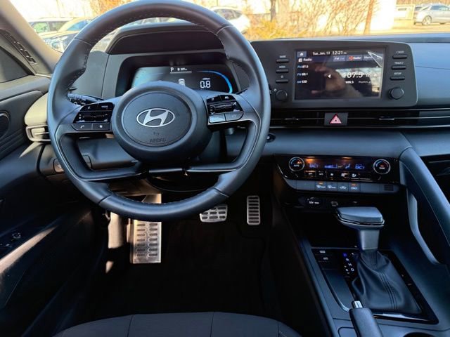 Certified 2025 Hyundai Elantra Sport image 24