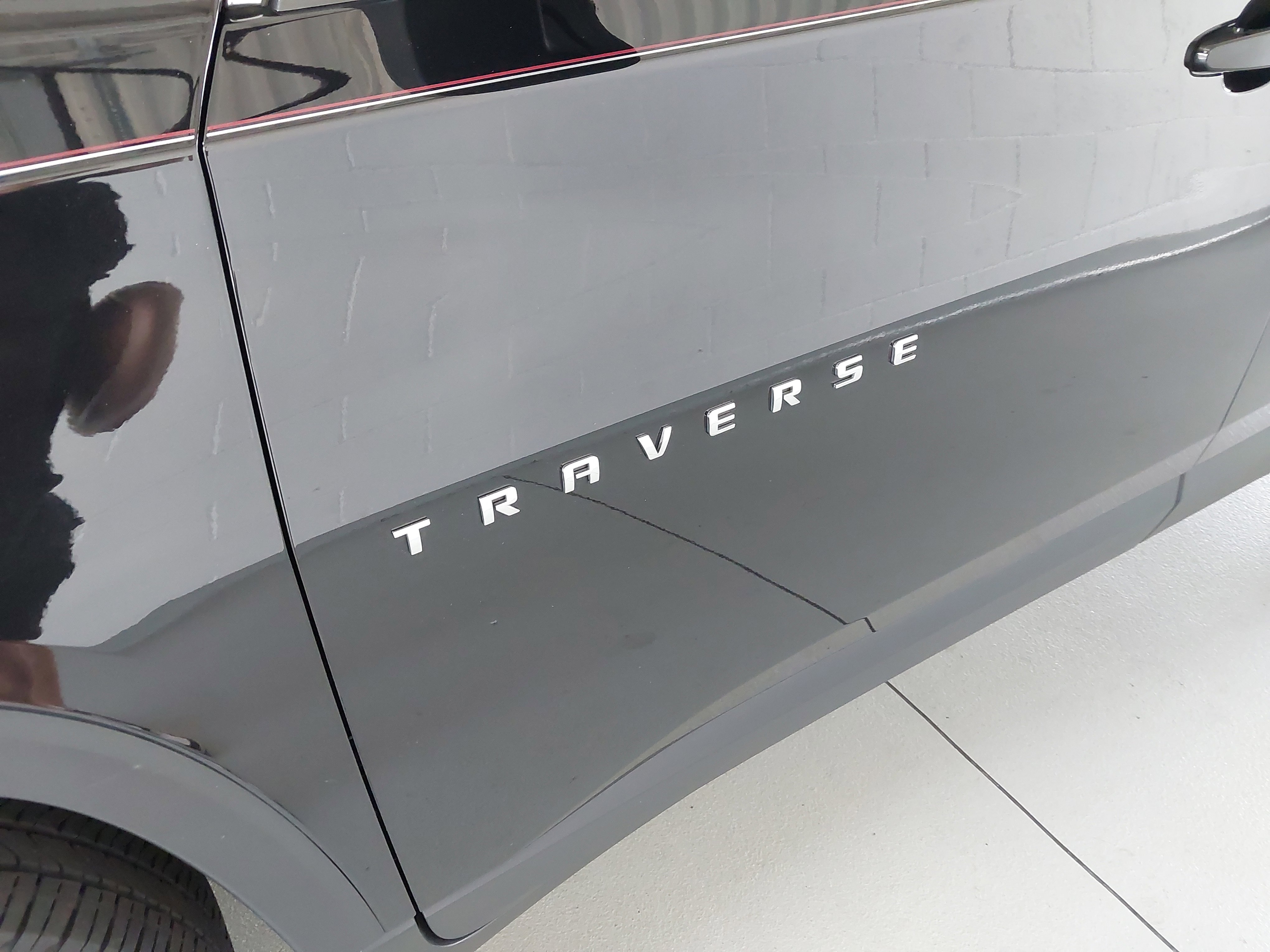 Used 2023 Chevrolet Traverse LT image 32