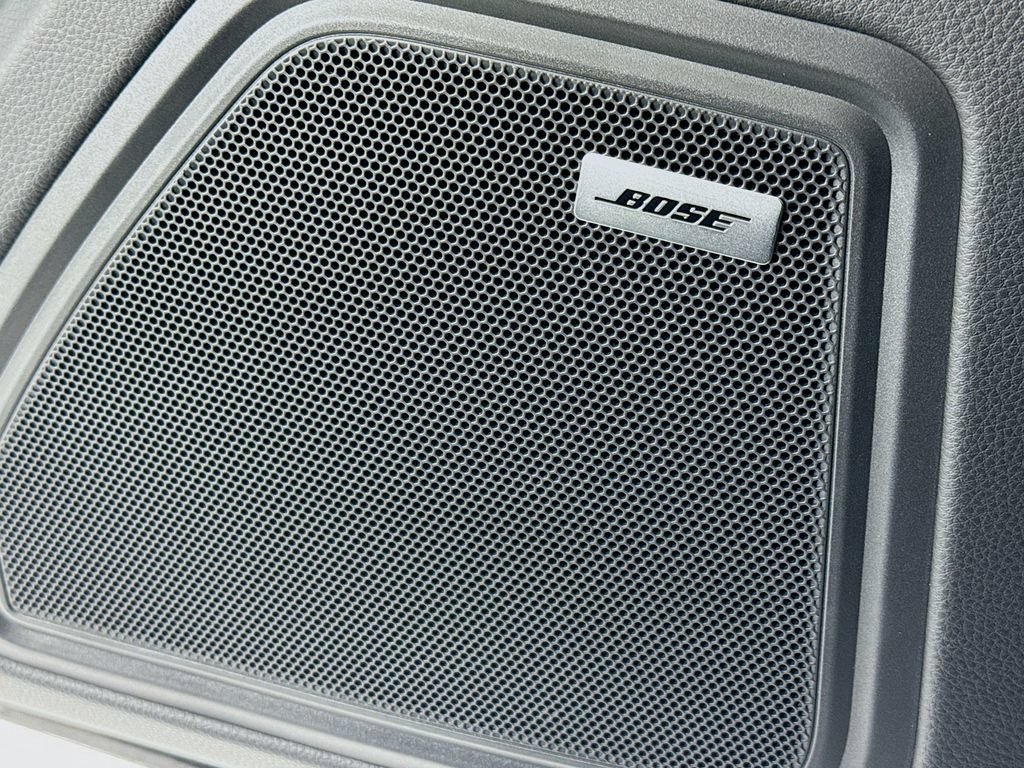 Certified 2025 Porsche Macan AWD/4WD image 12