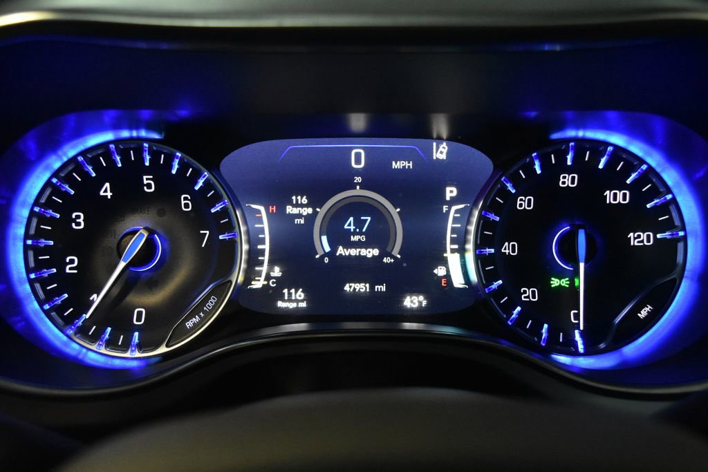 Used 2025 Chrysler Pacifica Limited image 19