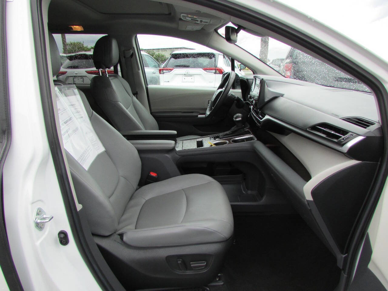 Used 2024 Toyota Sienna XLE image 18