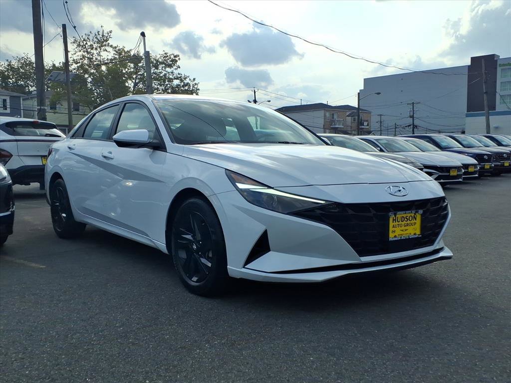 Certified 2022 Hyundai Elantra SEL w/ Convenience Package
