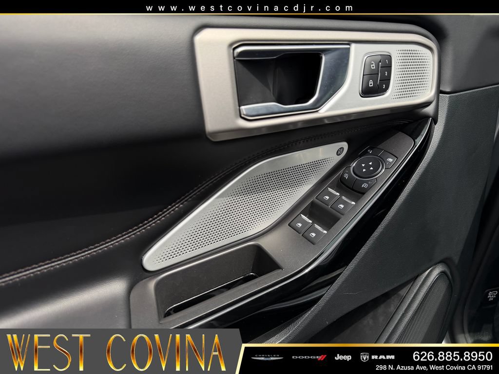 Used 2024 Ford Explorer Platinum w/ Technology Package AWD/4WD image 13