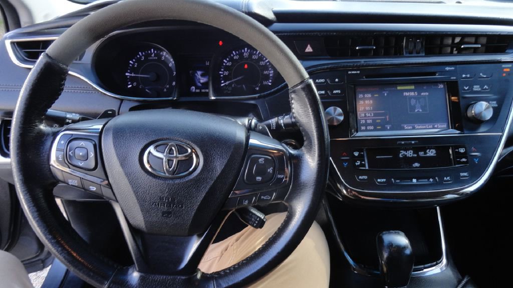 Used 2018 Toyota Avalon XLE image 11