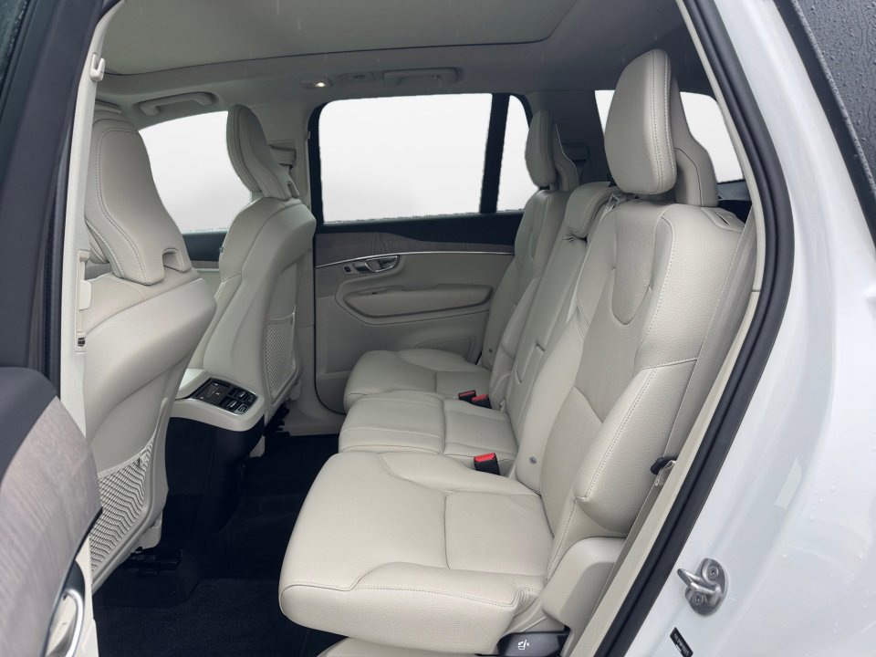 Certified 2023 Volvo XC90 B5 Plus w/ Protection Package Premier image 16