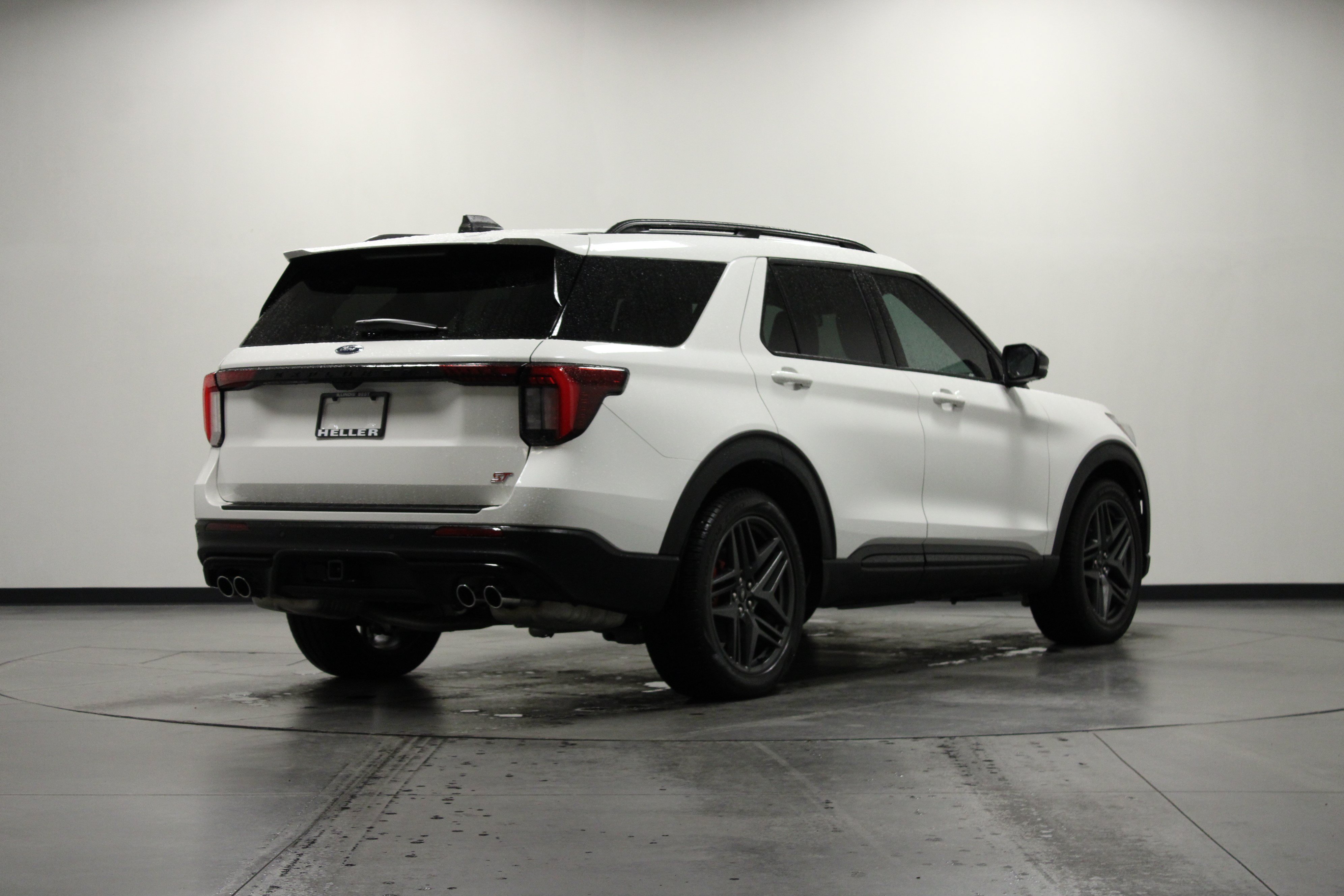 Used 2025 Ford Explorer ST AWD/4WD image 4